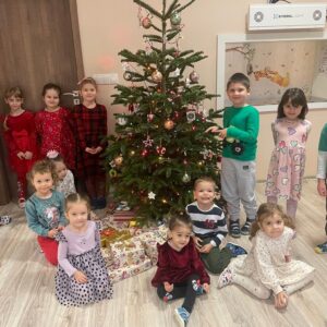 Predvianočný čas- pečenie perníkov, ochutnávka jabĺk od lunysu a rozbaľovanie darčekov